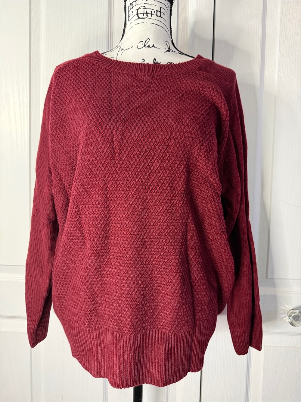 BloomChic Women's Crewneck Sweater in Burgundy